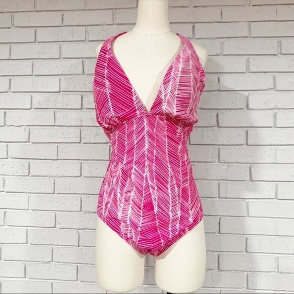 DKNY Pink White Geometric V-Neck Halter Swimsuit One Piece Resort Vacation 14
